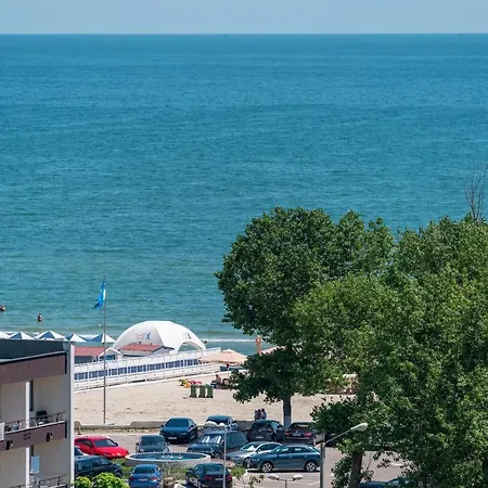 Moonlight Apartment Mamaia