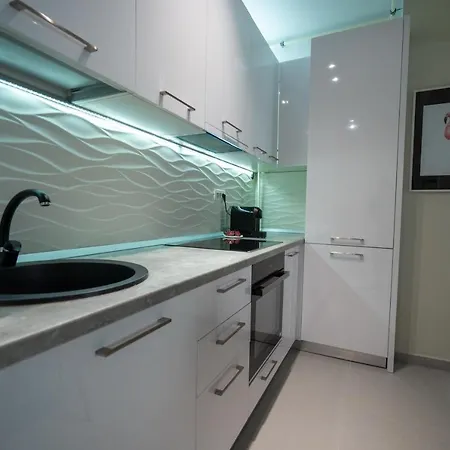 Moonlight Apartment Mamaia