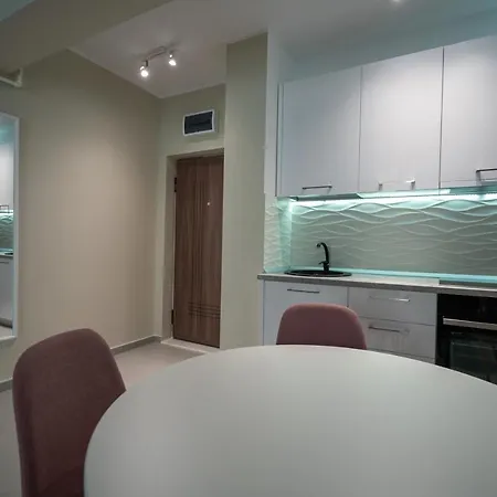 Moonlight Apartment Mamaia